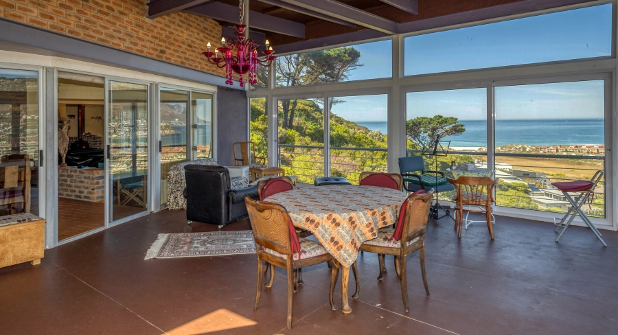 5 Bedroom Property for Sale in Clovelly Western Cape